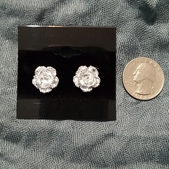 🌻Silver rose earrings - Picture 2 of 3